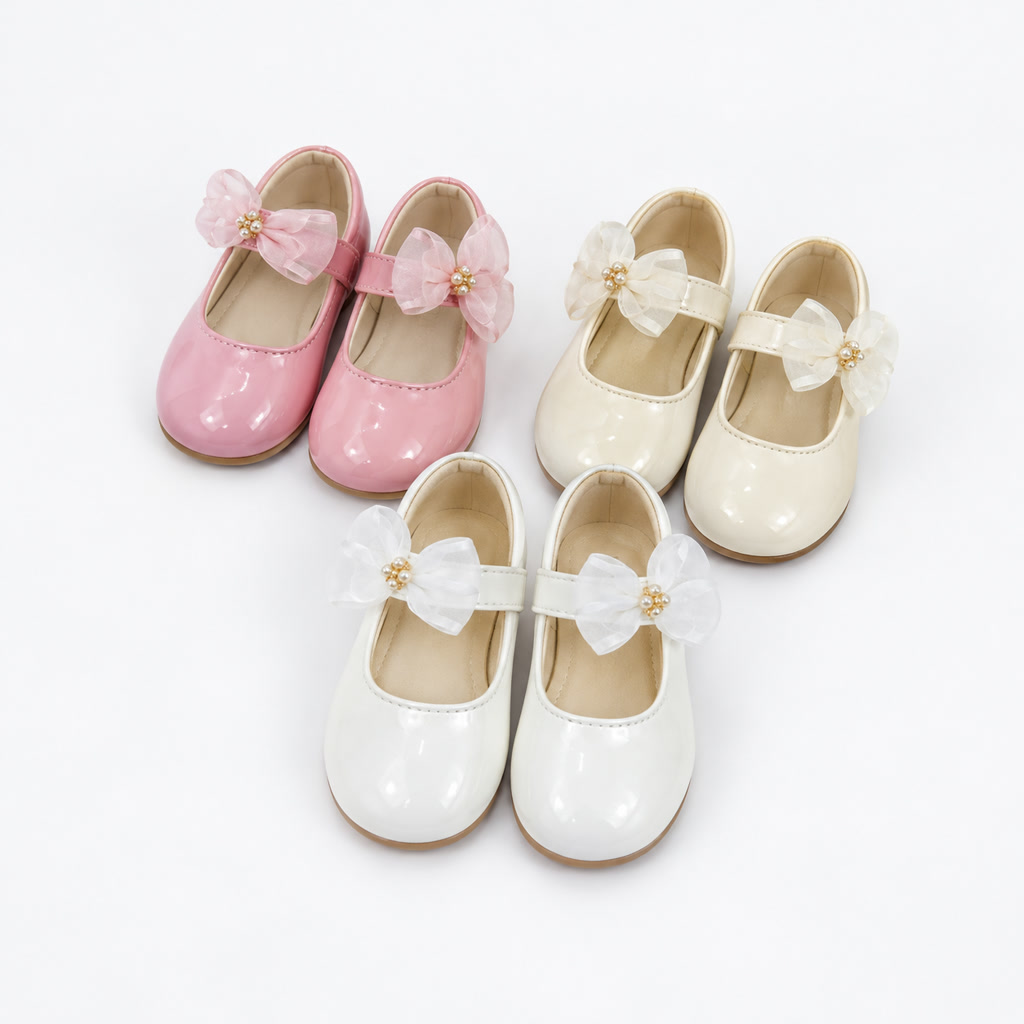 Zapato de charol para niña con lazo y puntera con relieve