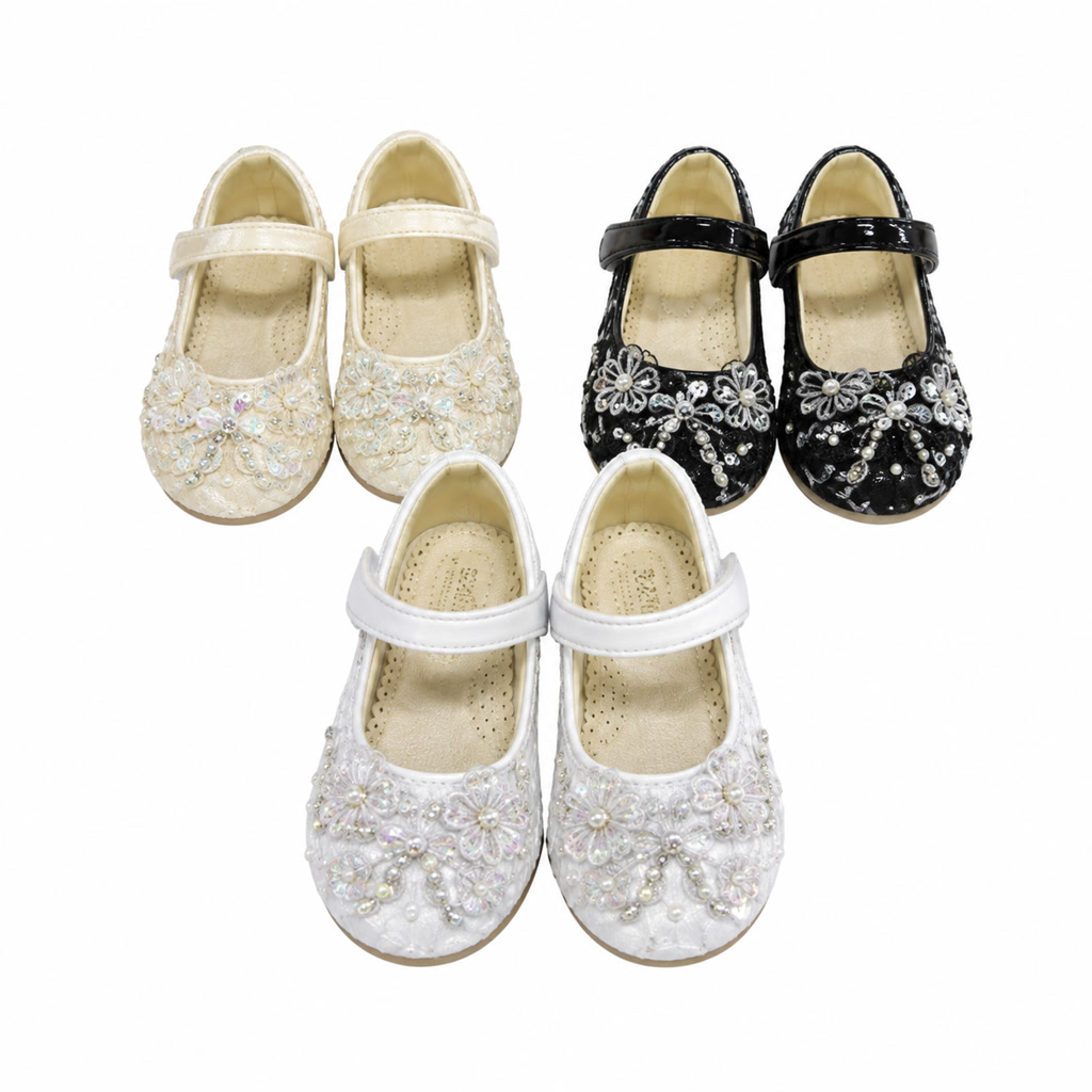Zapato de charol para niña con flor grande sobre puntera brillante