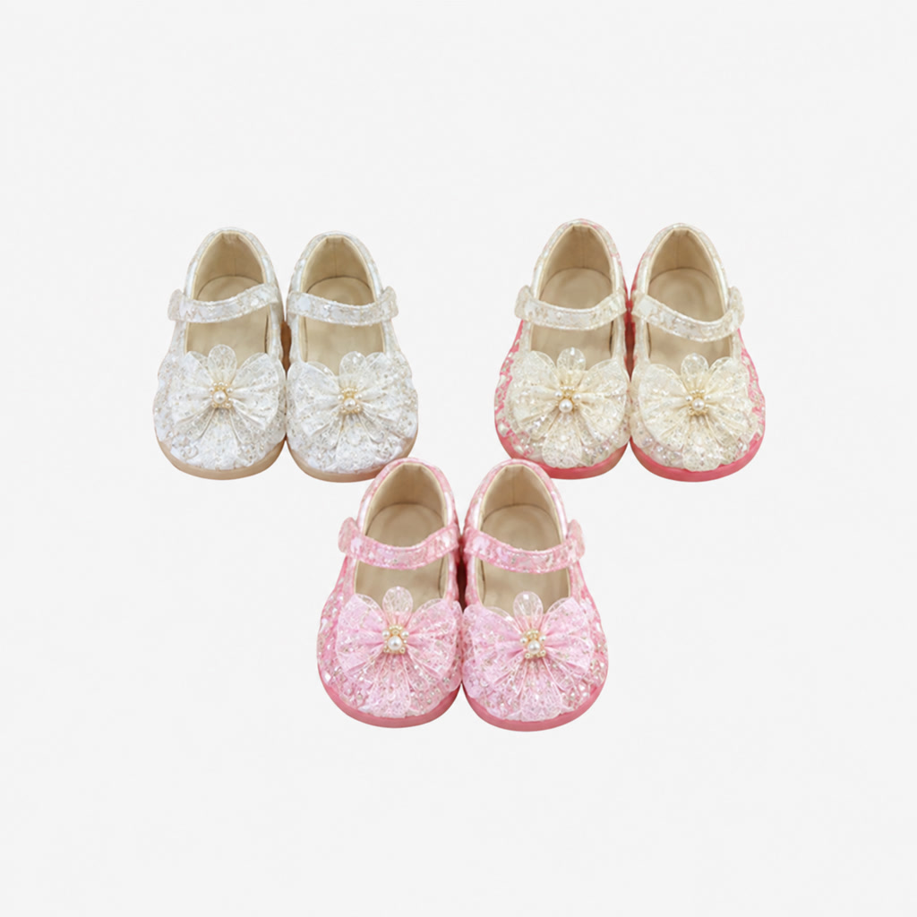 Zapato de charol para niña con flores pequeñas y correa lisa