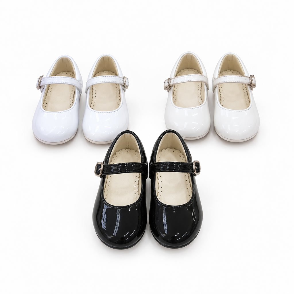 Zapato de charol para niña con pulsera brillante y punta lisa