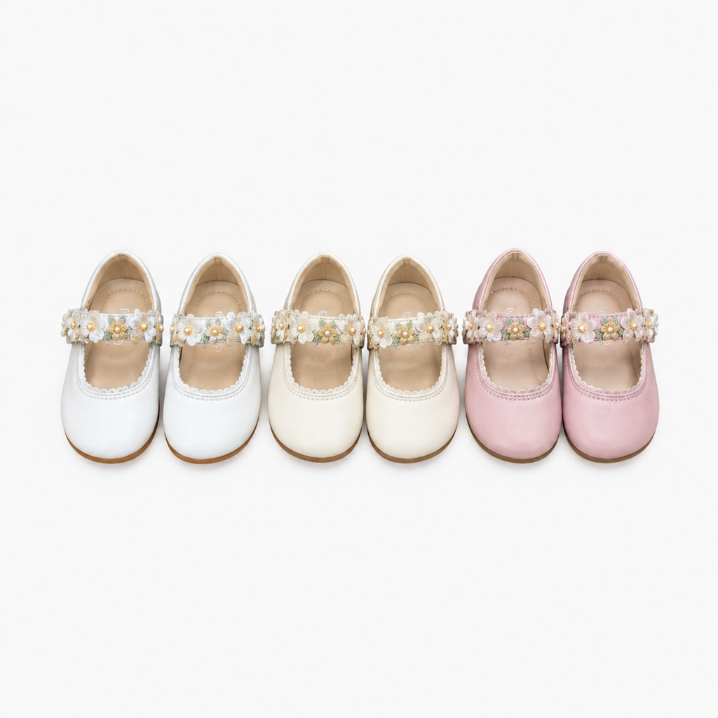Zapato de charol para niña con moño pequeño y borde liso