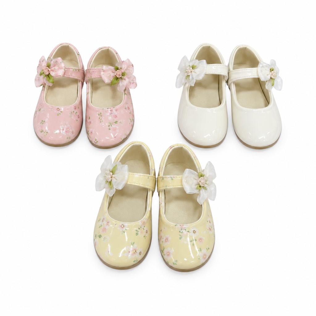Zapato de charol para niña con moño de pétalos y pulsera